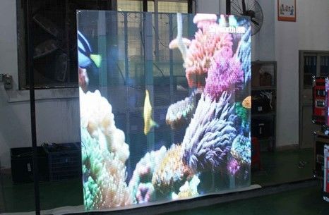 Tampilan Jendela Toko Led Transparansi Tinggi 5.6mm 11 Pindai 63775dots / M2