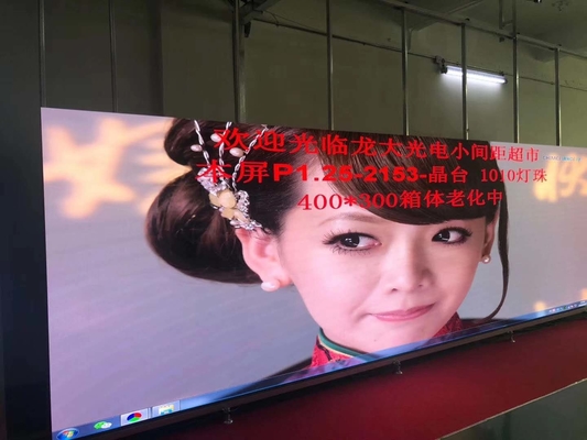 Kepadatan Tinggi 640000 Piksel/㎡ Layar LED Piksel Kecil Maks. Konsumsi Daya 800W/㎡