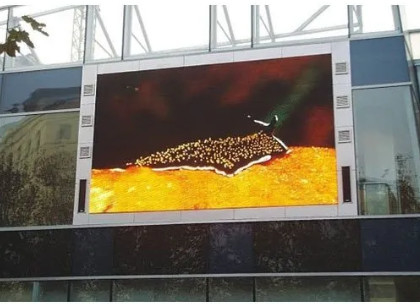 Tampilan LED eksterior yang dipasang di dinding dengan konsumsi daya maksimum 800W/m2