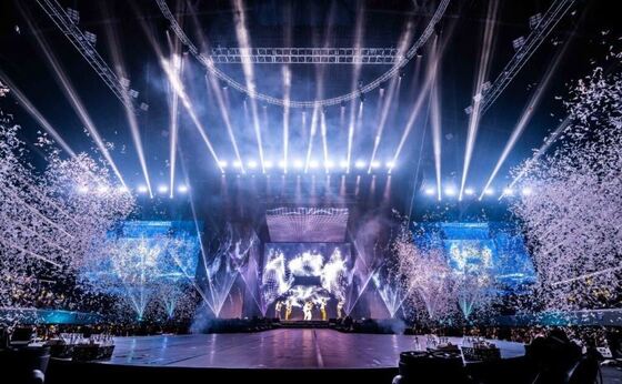 Layar LED Panggung Sewaan Indoor P3.91 Untuk Pernikahan / Disko / Konser / Mal