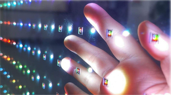 Layar LED Kaca Transparan P3.91mm Seri Holographic Refresh 3840Hz