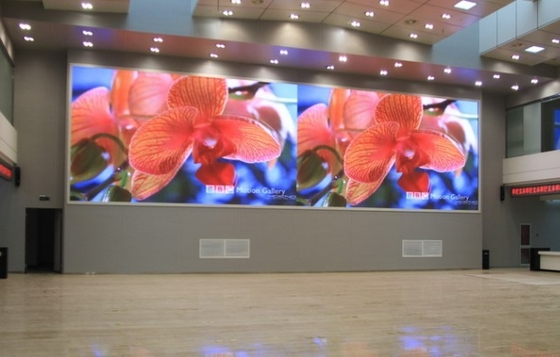 860cd/ M2 Curved Video Wall LED Digital Signage Display 196V Ke 264V