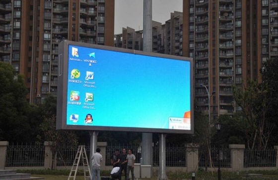 IP65 Penuh Warna Kecerahan Tinggi Led Tampilan Layar P5mm 960*960mm