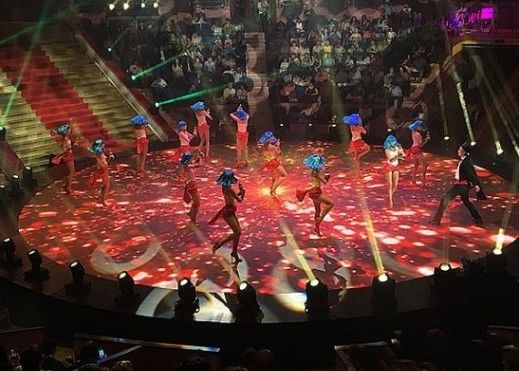 52 × 52 titik 3840Hz Sewa Lantai Dansa Led Warna-warni P4.81mm Penyegaran Tinggi