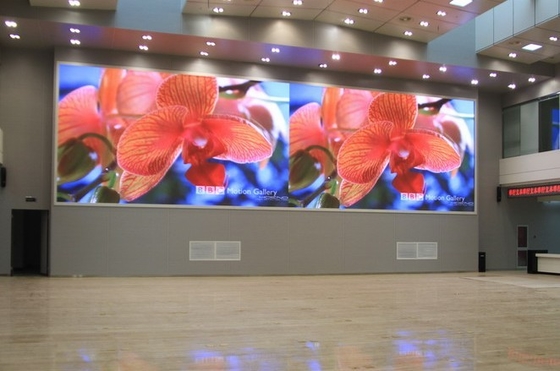 Indoor Longda LED Display Kabinet Dinding Video Tahan Lama 320 × 160mm 3840hz