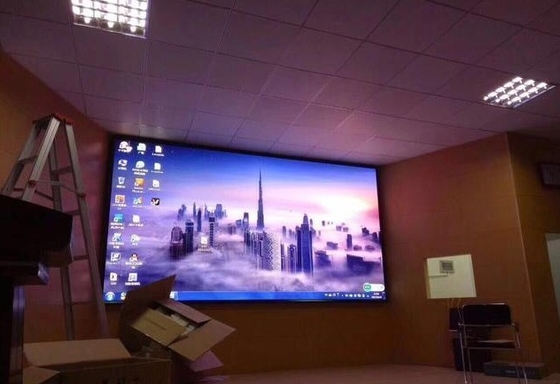 Indoor Longda LED Display Kabinet Dinding Video Tahan Lama 320 × 160mm 3840hz