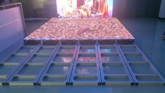 FCC IP54 Lighted LED Floor Panels 65410 Dots / M2 8192 Pixels Untuk Konser