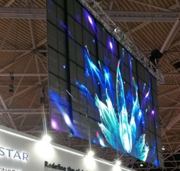 3.9mm 7.8mm TV Iklan Komersial Led Tampilan Layar HD Gantung