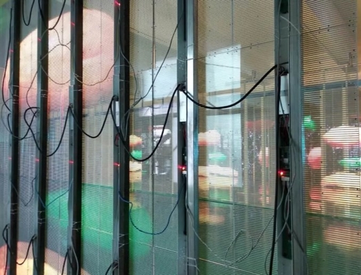 3500cd / M² Layar Kaca Transparan LED Menampilkan FCC IP43 12m Untuk Toko Perhiasan