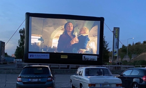 P4mm Outdoor Led Video Walls Tampilan Layar Iklan IP65 62500 Dots / M2 CCC