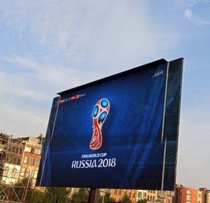 ODM P4 Outdoor Led Video Walls ISO14001 1R1G1B Iklan Led Billboard