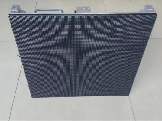 Papan Iklan Dinding Video Led Luar Ruangan 1R1G1B Ringan Tinggi P4mm 14bit