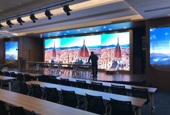 Pixel Kecil P2.5 Indoor LED Display Layar Video LED Penuh Warna Sudut Pandang Lebar
