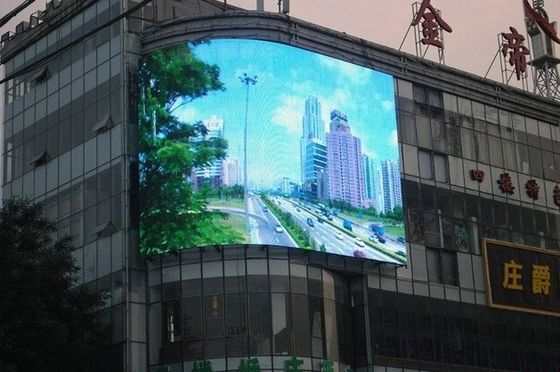 LED Video Outdoor Wall 1R1G1B 3 In 1 P4mm LED Display Disesuaikan