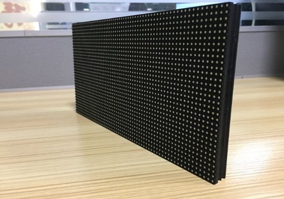 LED Video Outdoor Wall 1R1G1B 3 In 1 P4mm LED Display Disesuaikan