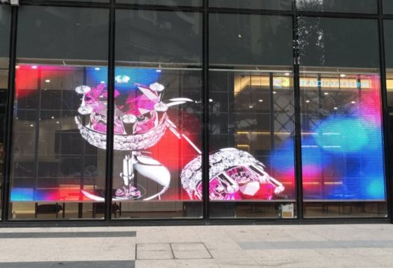 220W / M2 Transparan LED Mesh Screen Outdoor Glass Window Display 5000nits 7.8mm